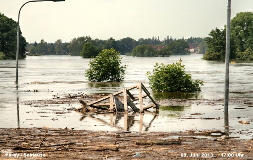 Hochwasser- 2013_06_09-017-Parey-Schleuse.jpg